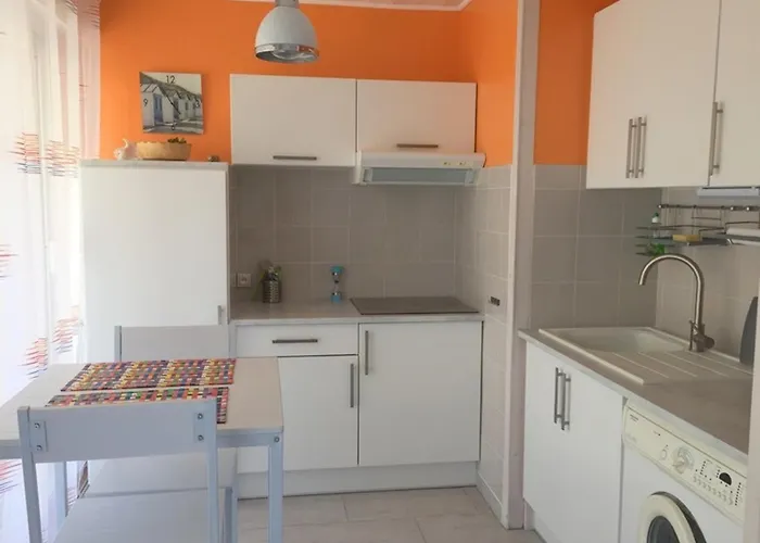 4 Personnes, Proche Avec Parking - Fr-1-837-39